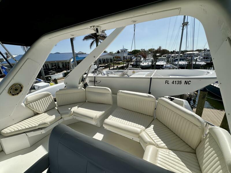 49' 2000 Navigator 4600 Classic