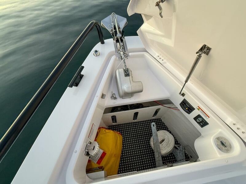 37' 2022 Axopar 37 XC Cross Cabin