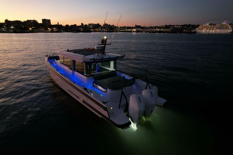 37' 2022 Axopar 37 XC Cross Cabin