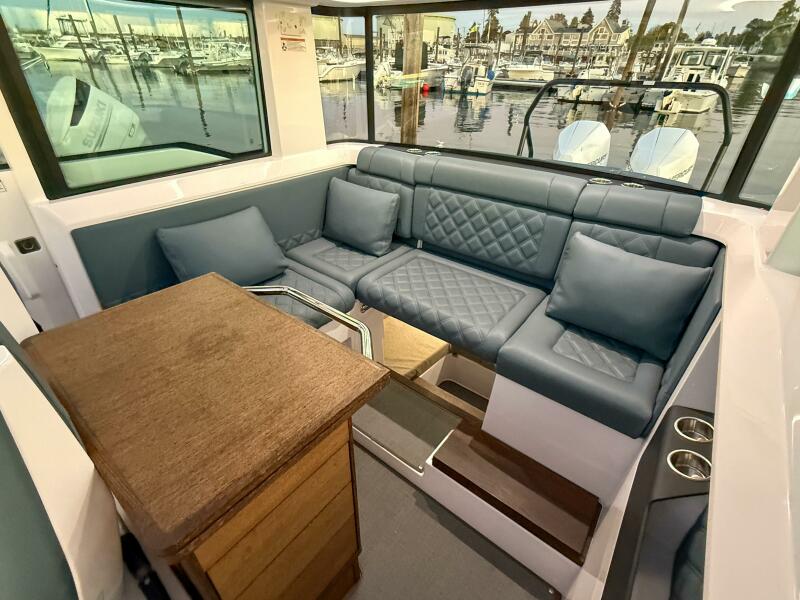 37' 2022 Axopar 37 XC Cross Cabin