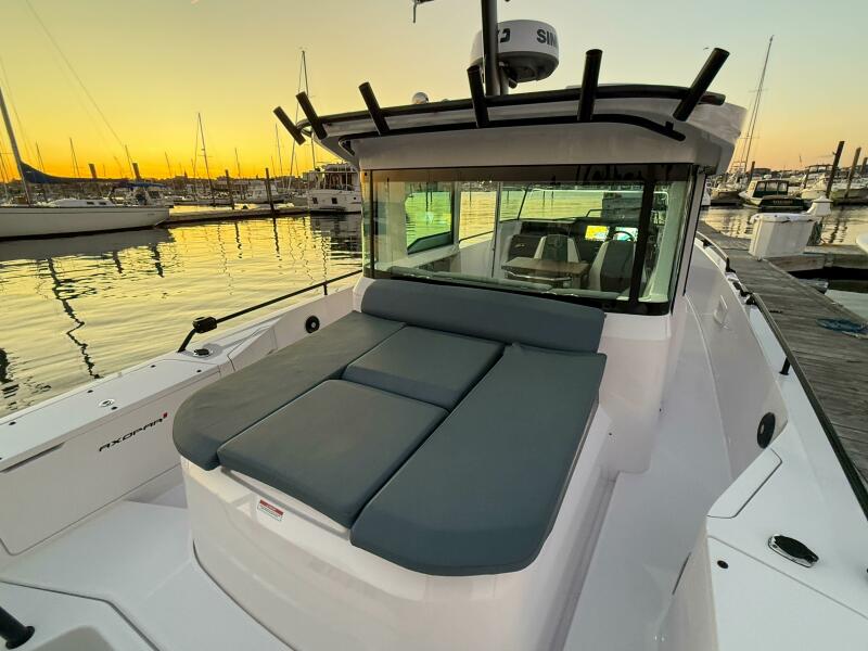 37' 2022 Axopar 37 XC Cross Cabin