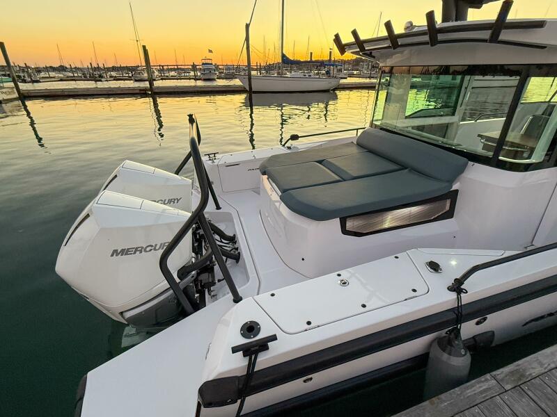37' 2022 Axopar 37 XC Cross Cabin