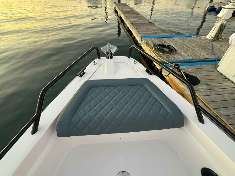 37' 2022 Axopar 37 XC Cross Cabin