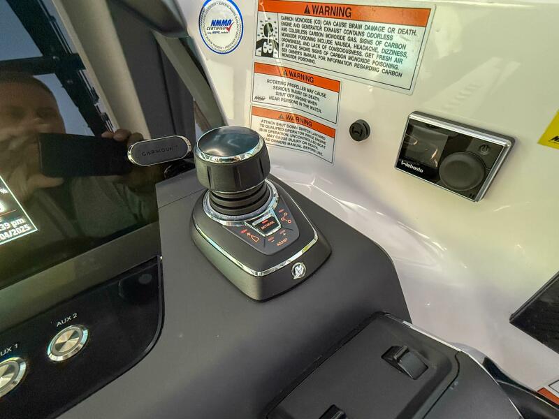 37' 2022 Axopar 37 XC Cross Cabin
