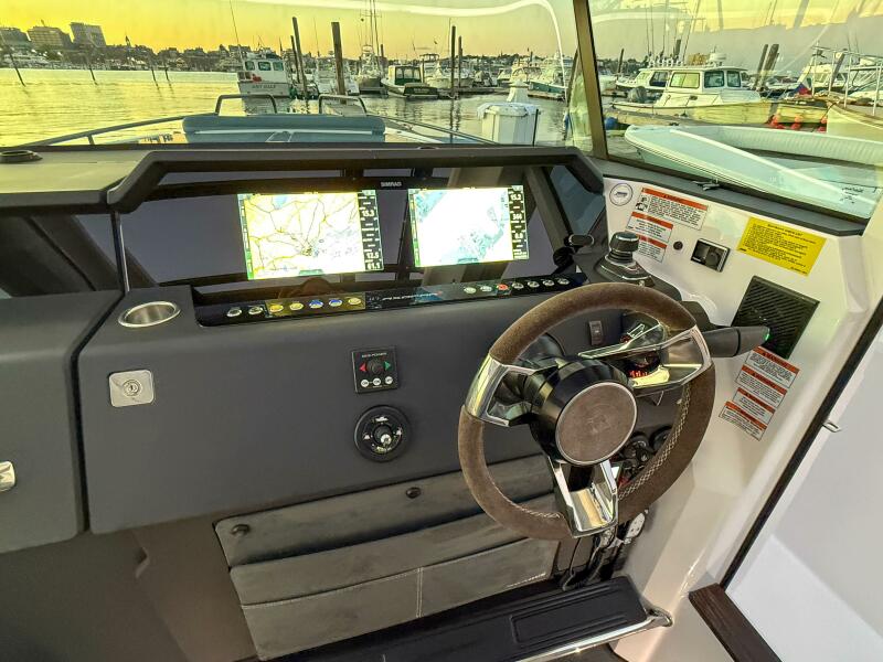 37' 2022 Axopar 37 XC Cross Cabin