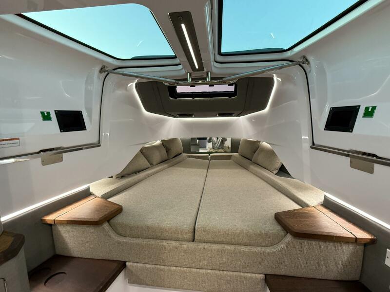 37' 2022 Axopar 37 XC Cross Cabin
