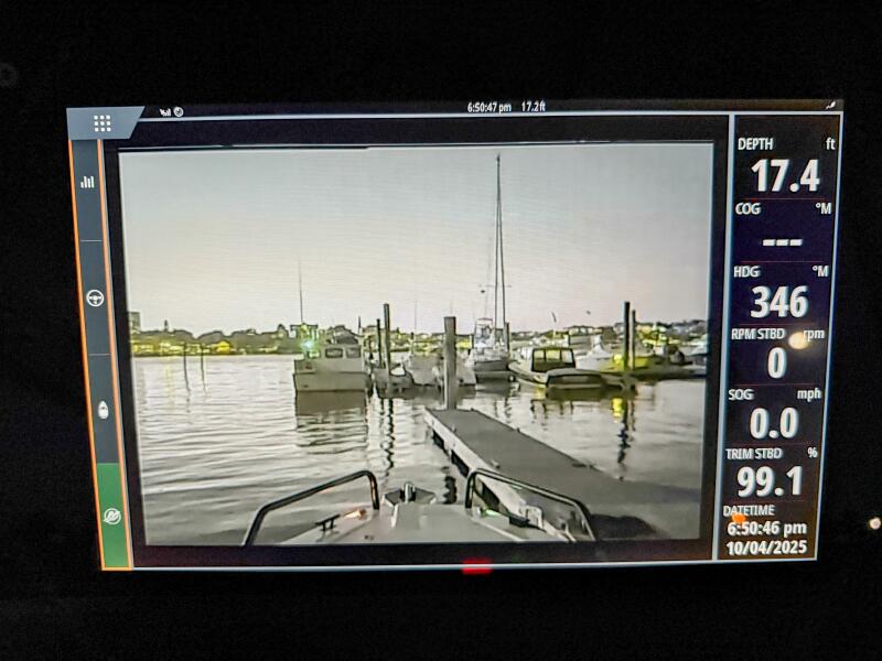 37' 2022 Axopar 37 XC Cross Cabin