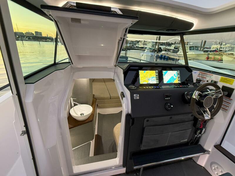 37' 2022 Axopar 37 XC Cross Cabin