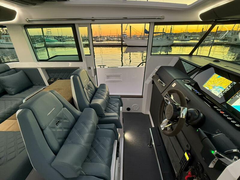 37' 2022 Axopar 37 XC Cross Cabin