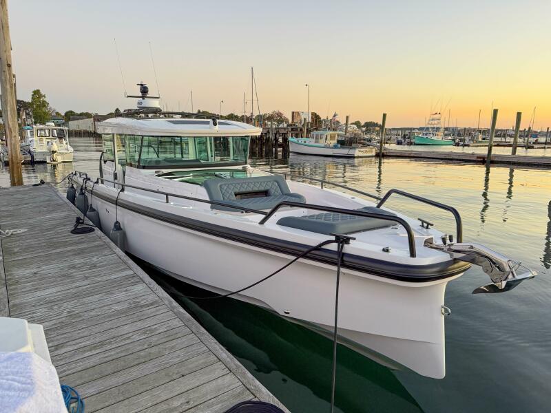 37' 2022 Axopar 37 XC Cross Cabin
