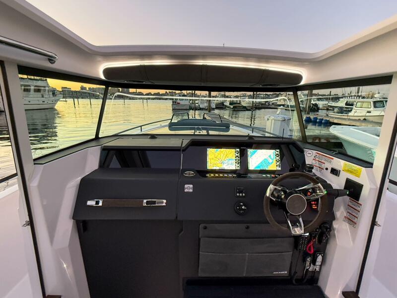 37' 2022 Axopar 37 XC Cross Cabin
