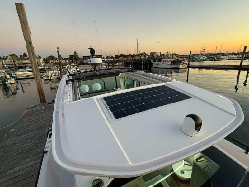 37' 2022 Axopar 37 XC Cross Cabin
