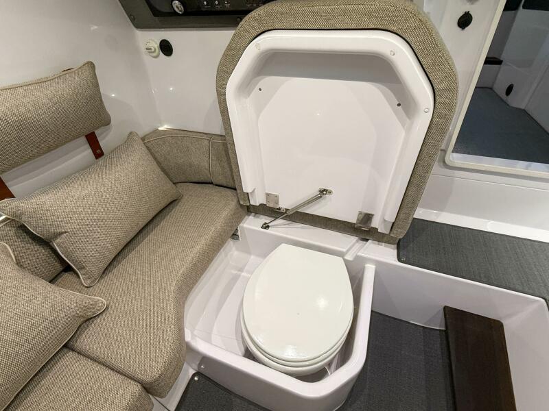 37' 2022 Axopar 37 XC Cross Cabin