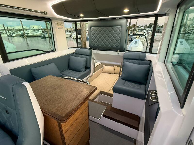 37' 2022 Axopar 37 XC Cross Cabin