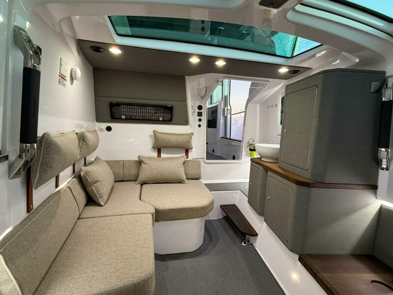 37' 2022 Axopar 37 XC Cross Cabin
