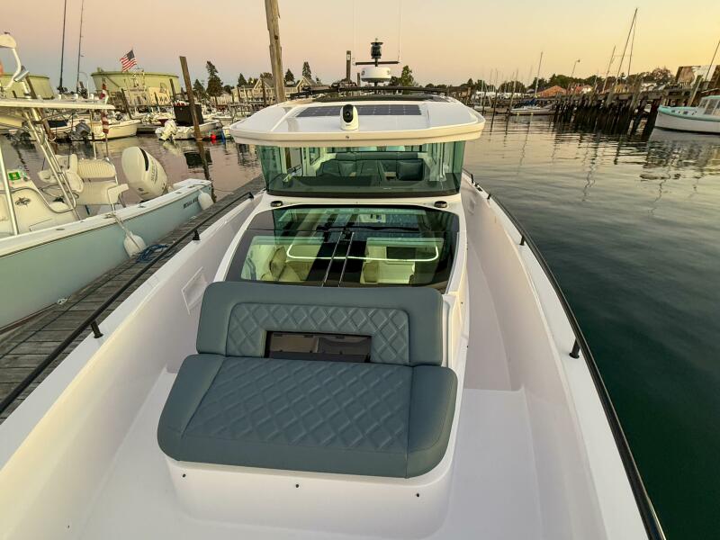 37' 2022 Axopar 37 XC Cross Cabin