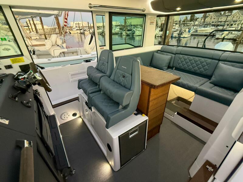 37' 2022 Axopar 37 XC Cross Cabin