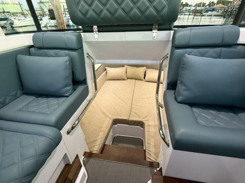37' 2022 Axopar 37 XC Cross Cabin