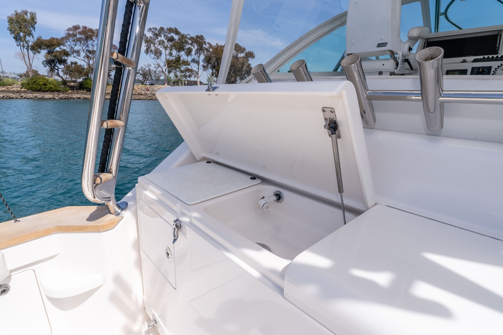 40' 2005 Cabo 40 Express