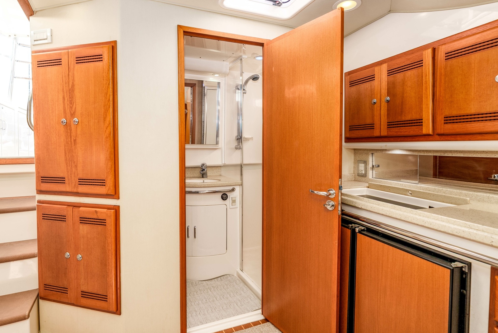 40' 2005 Cabo 40 Express