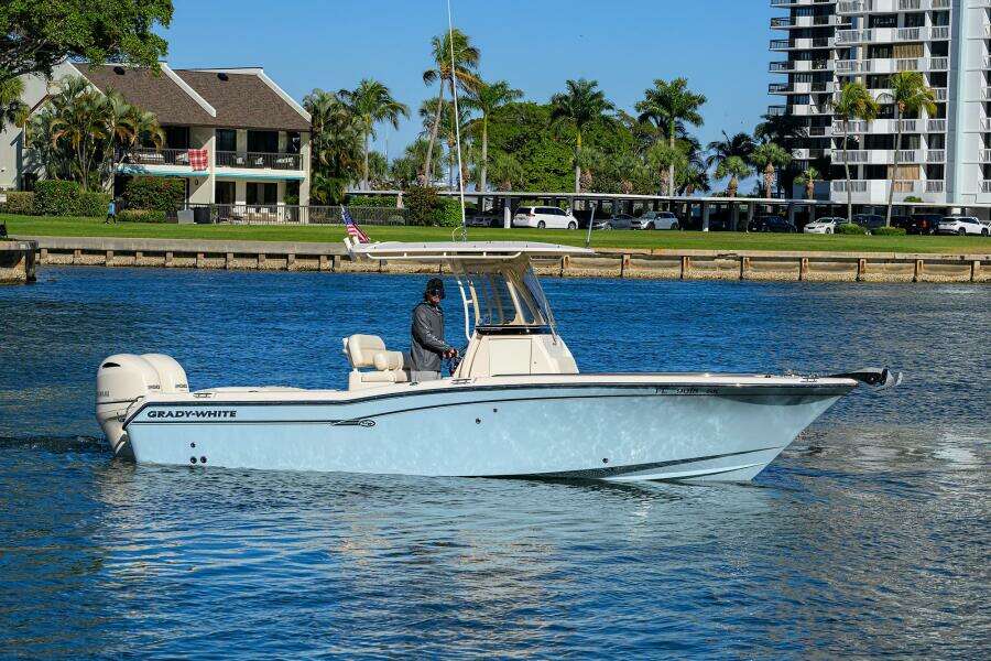 25ft Grady White Yacht For Sale