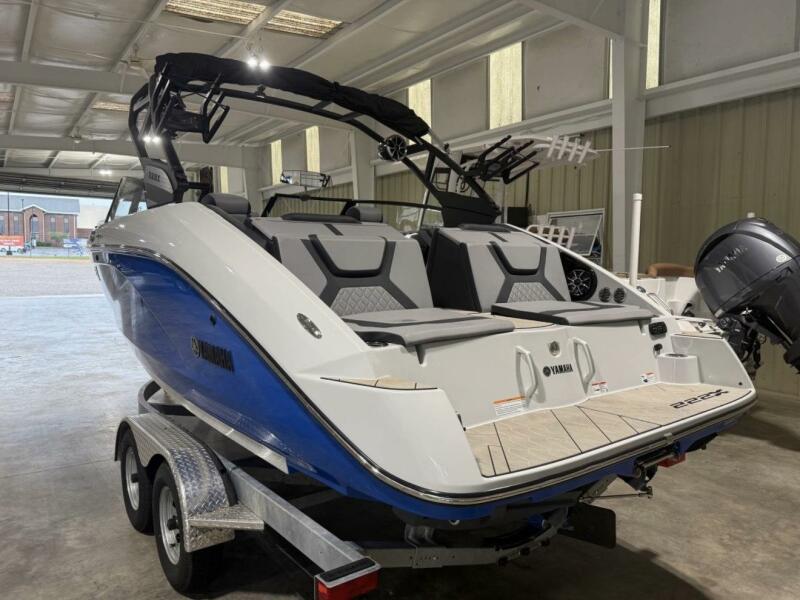 22' 2024 Yamaha Boats 222XE