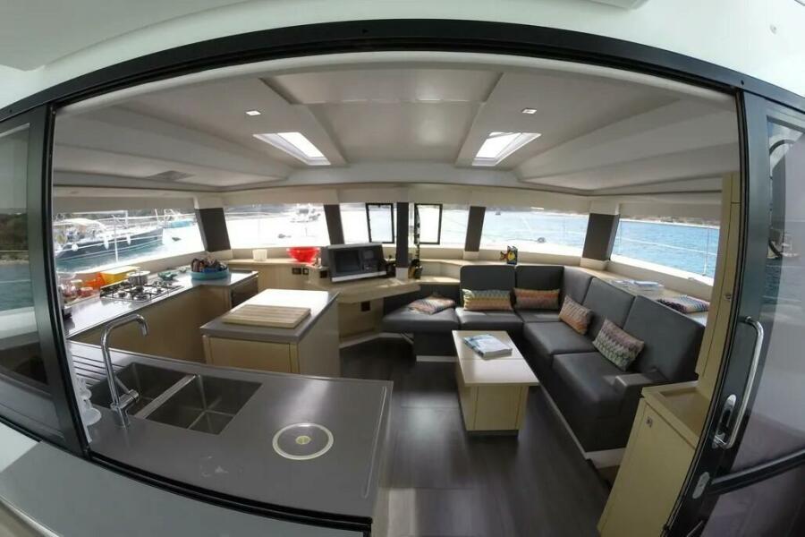 50' 2015 Fountaine Pajot Saba