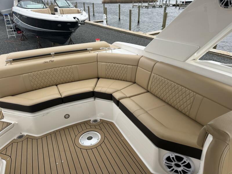31' 2021 Sea Ray SLX 310