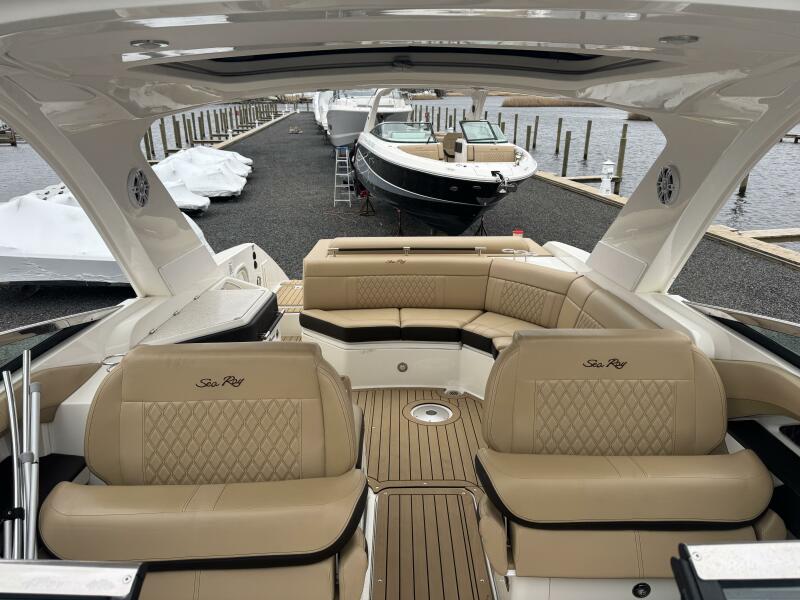 31' 2021 Sea Ray SLX 310