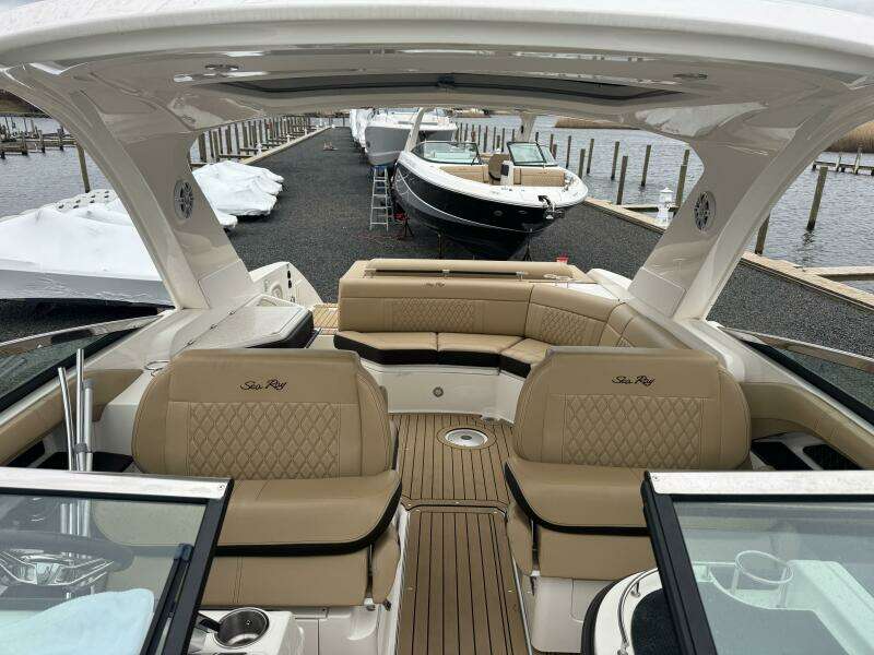 31ft Sea Ray Yacht For Sale