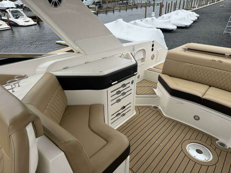 31ft Sea Ray Yacht For Sale