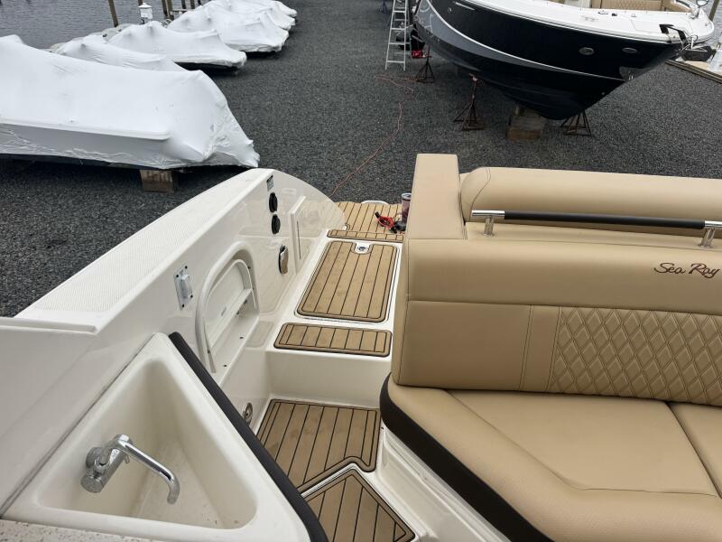 31' 2021 Sea Ray SLX 310