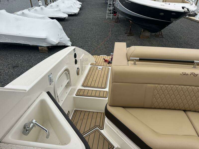 31ft Sea Ray Yacht For Sale