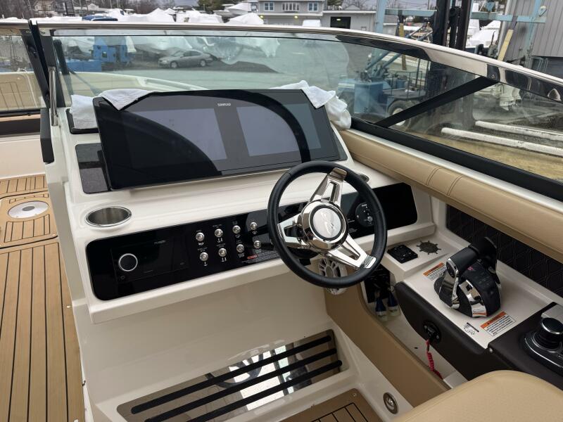 31' 2021 Sea Ray SLX 310