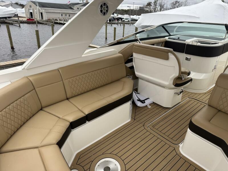 31' 2021 Sea Ray SLX 310