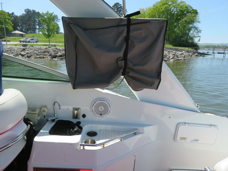 33' 2008 Baja 335 Performance Cruiser