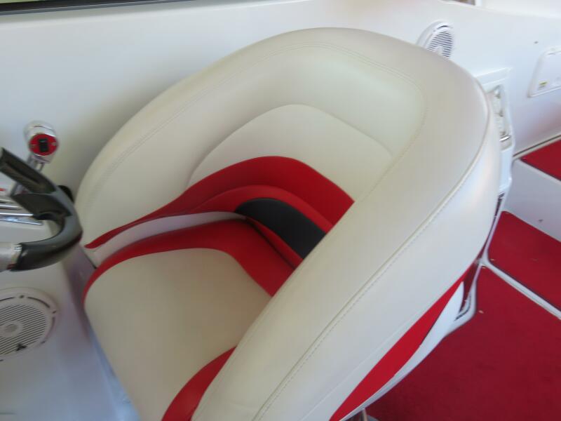 33' 2008 Baja 335 Performance Cruiser