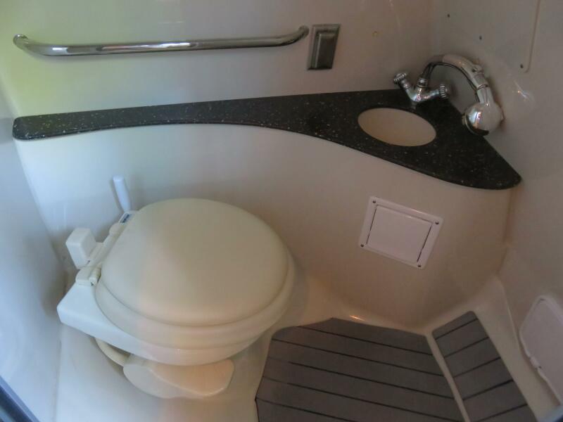 33' 2008 Baja 335 Performance Cruiser