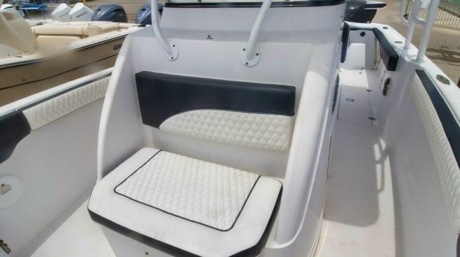 33' 2005 Donzi 35 ZF Cuddy