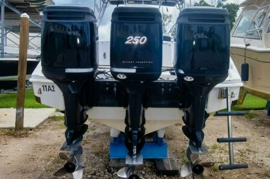 33' 2005 Donzi 35 ZF Cuddy