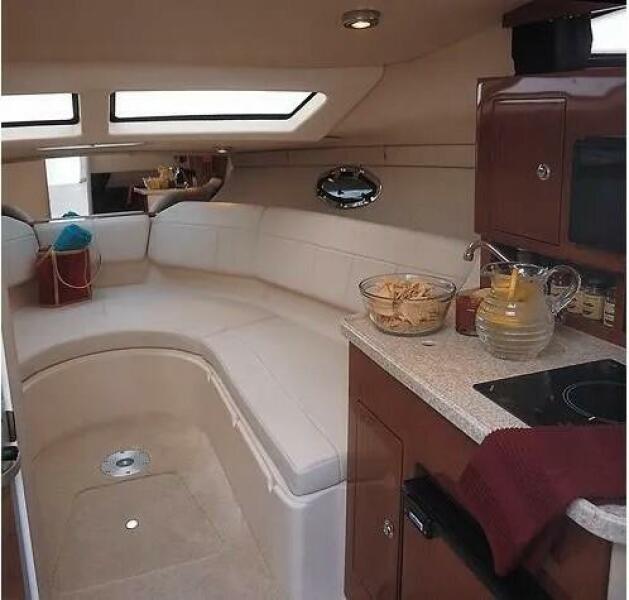25' 2007 Regal 2565 Window Express