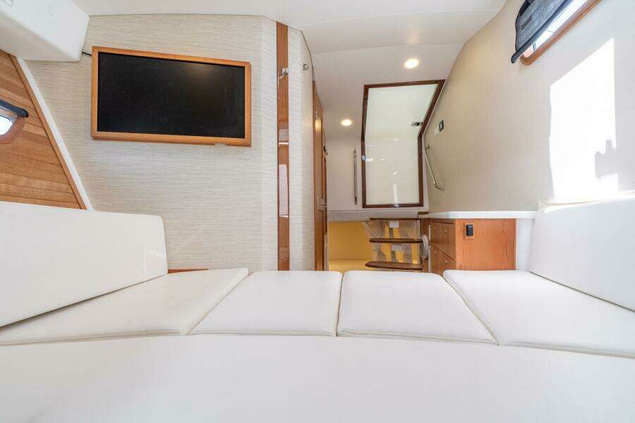 MJM 47X 47-003 - Cabin