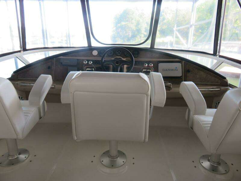 38ft Carver Yacht For Sale