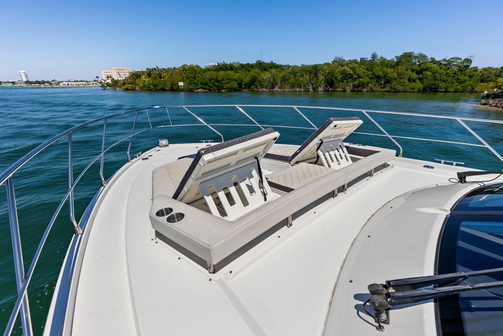 54' 2019 Cruisers Yachts 54 Cantius