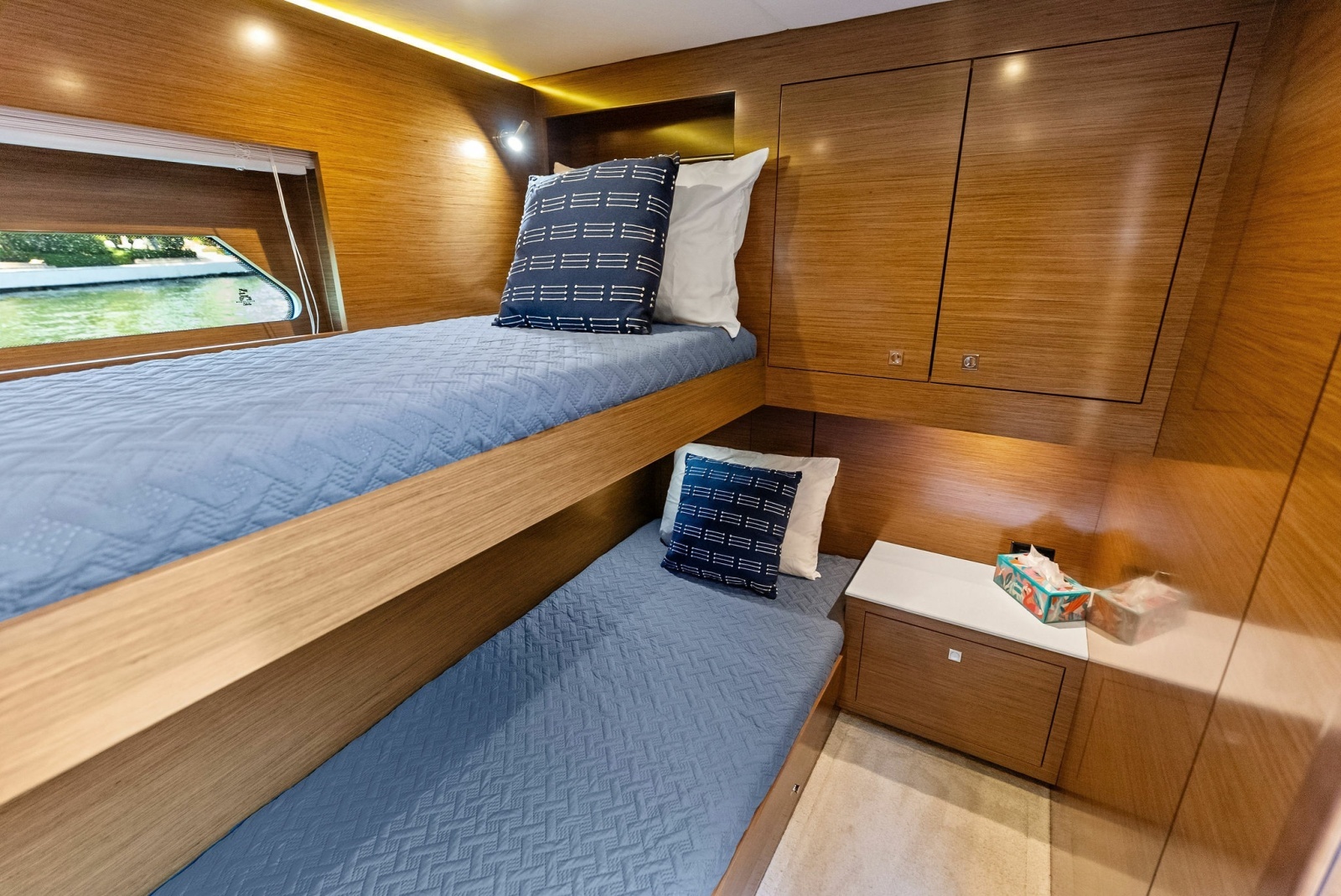 2019 Cruisers Yachts 54 Cantius