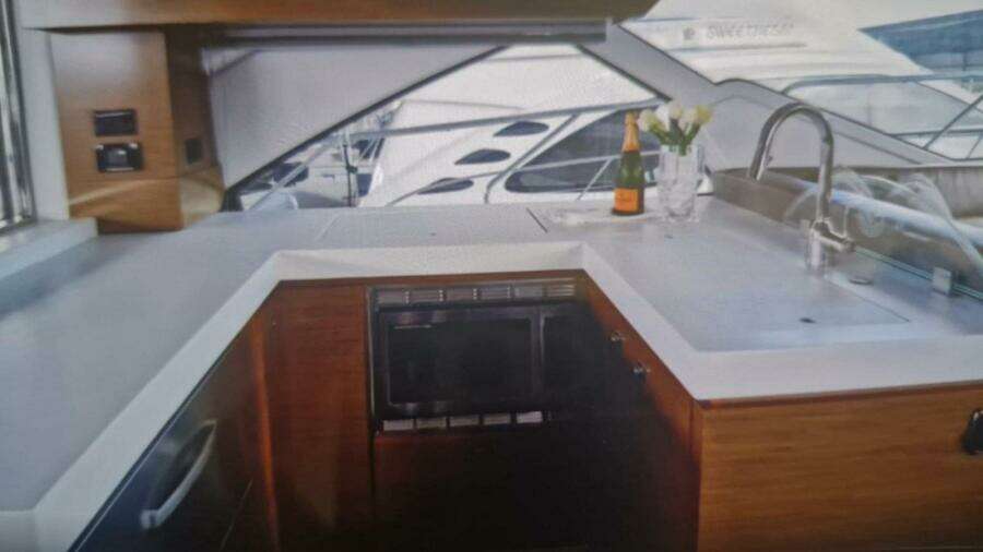 MY WAY 54ft Cruisers Yachts Yacht For Sale