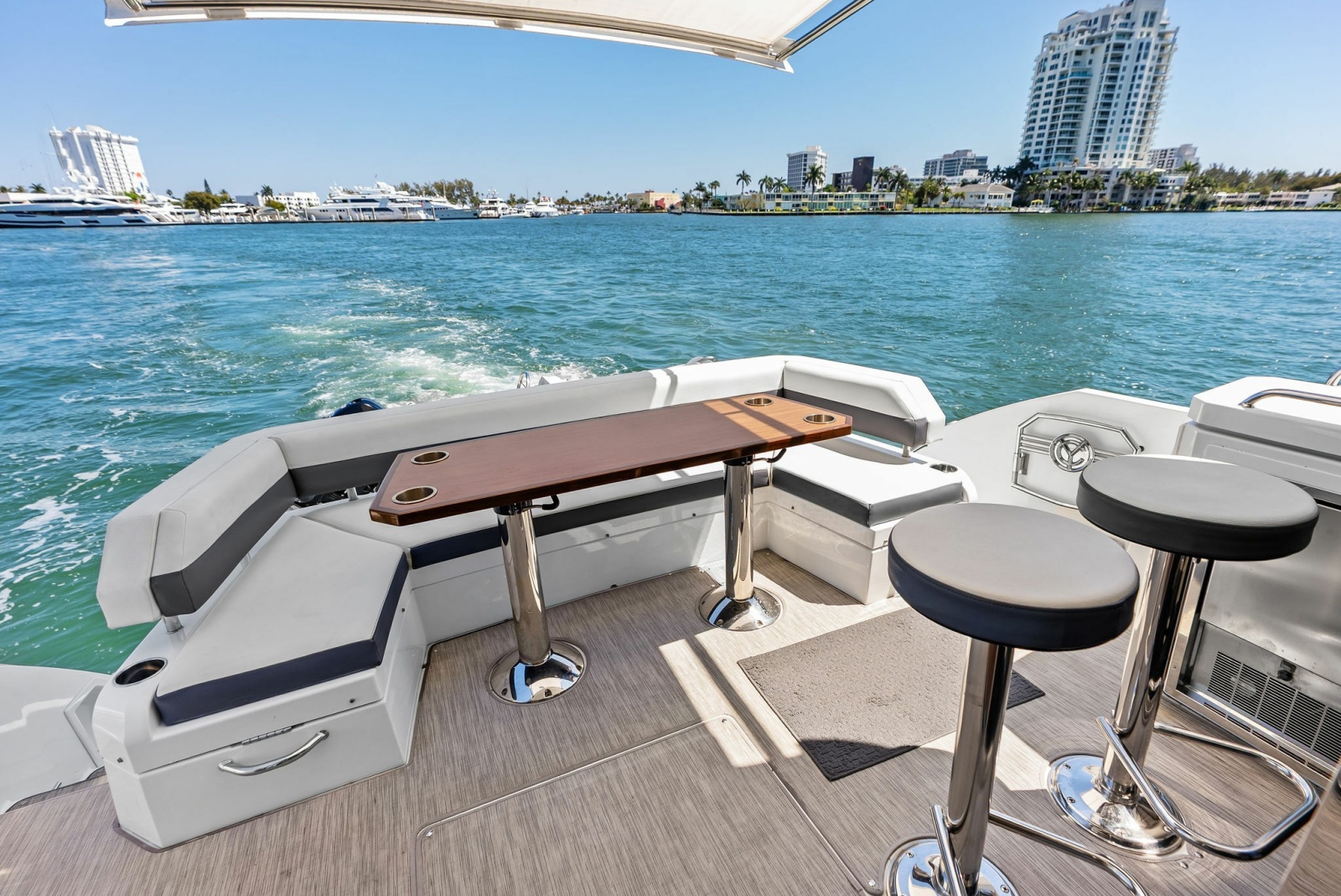 54' 2019 Cruisers Yachts 54 Cantius