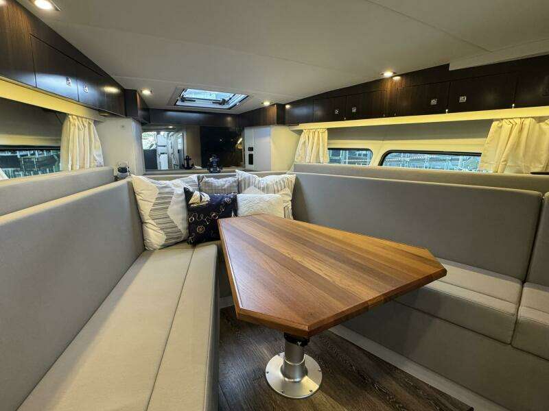 39ft Cruisers Yachts Yacht For Sale