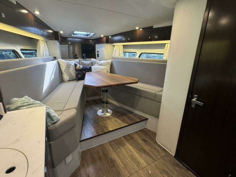 39ft Cruisers Yachts Yacht For Sale