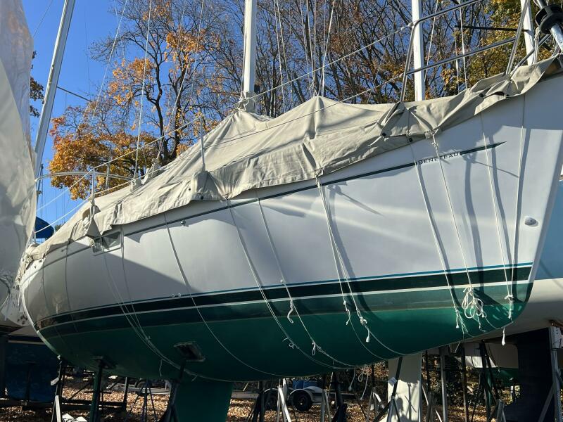 36' 2000 Beneteau 361